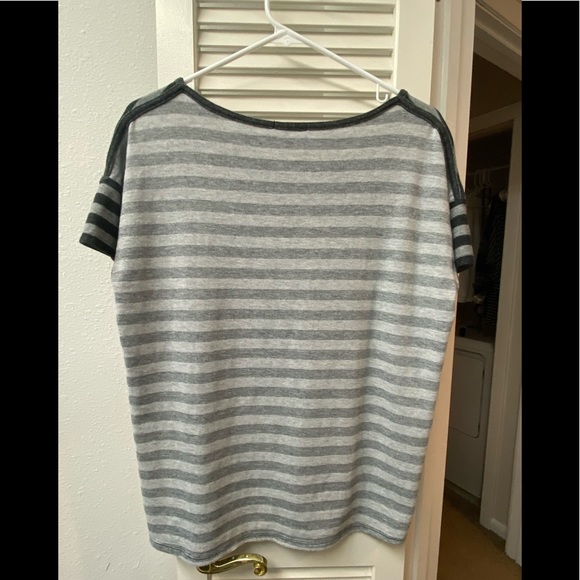 🖤Gap • black & gray top • S • EUC - Picture 2 of 4